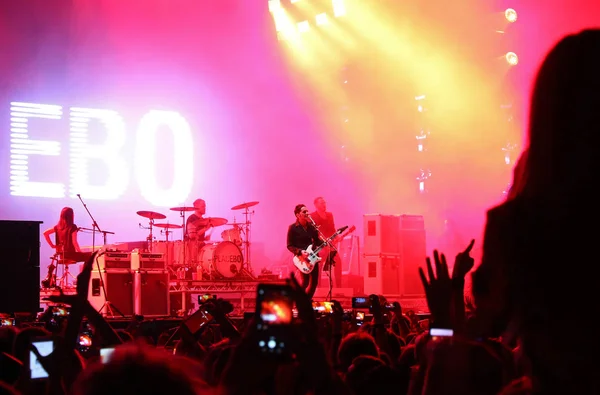 Placebo, banda de rock britânica se apresenta no palco — Fotografia de Stock