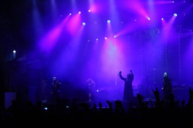 Lacuna Coil gotik metal rock grubu sahnede gerçekleştirir