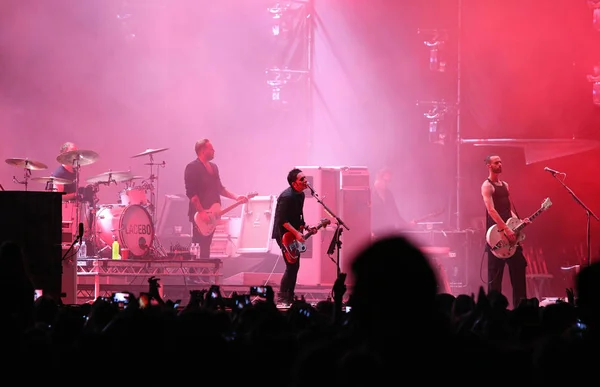 Placebo, groupe de rock britannique se produit sur scène — Photo