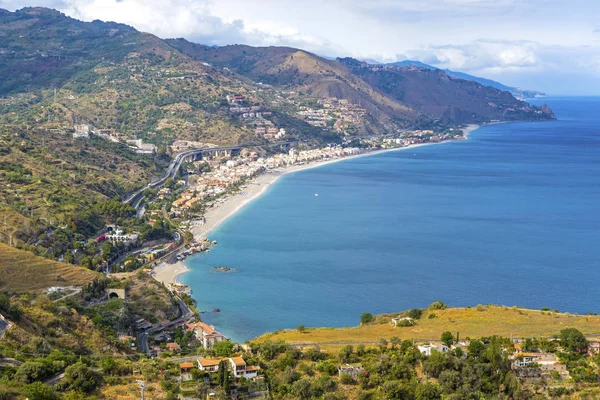 Вид с воздуха на Ионическое побережье моря, Сицилия, Италия — стоковое фото