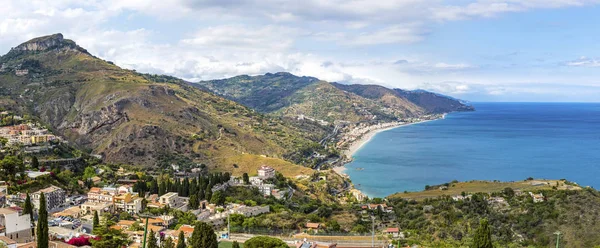 Vista aerea panoramica della costa ionica, Sicilia, Italia — Foto Stock