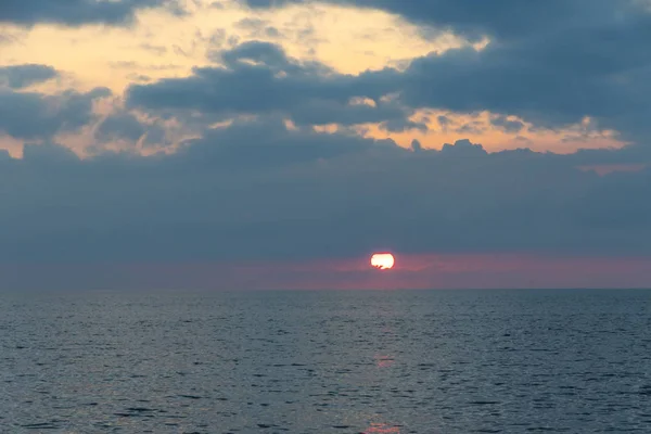 Solnedgång över Tyrrenska havet i Milazzo, Sicilien, Italien — Stockfoto