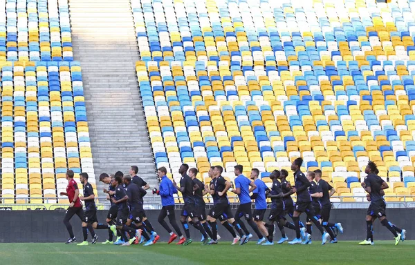 Ligue des champions de l'UEFA Dynamo Kiev v Club Bruges. Train d'avant match — Photo