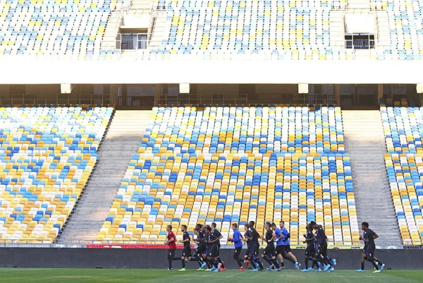 Liga mistrů, Dynamo Kyjev versus Club Brugge. Vlak před zápalu — Stock fotografie