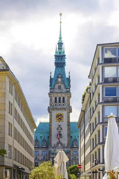 Hôtel de ville de Hambourg. Place du marché (Rathausmarkt), Hambourg, Allemagne — Photo