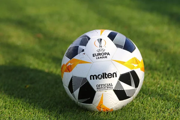 UEFAヨーロッパリーグの公式試合ボール — ストック写真