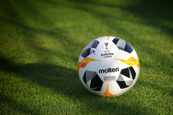 Официальный мяч Лиги Европы УЕФА — стоковое фото