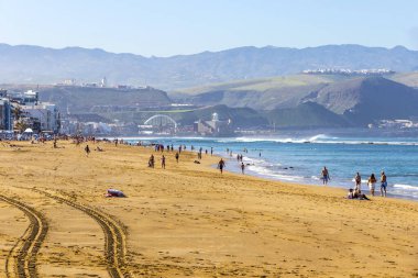 Las Canteras Sahili (Playa de Las Canteras) Las Palmas de Gran Canaria, Kanarya Adası, İspanya. Las Palmas 'ın kalbi ve ruhu 3 km uzanır. Avrupa 'nın en iyi şehir plajlarından biri.