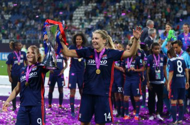 KYIV, UKRAINE - 24 Mayıs 2018: Olympique Lyonnais oyuncuları, Valeriy Lobanovskiy Stadyumu 'nda oynanan VFL Wolfsburg maçından sonra UEFA Şampiyonlar Ligi finalini kazandılar.