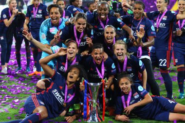 KYIV, UKRAINE - 24 Mayıs 2018: Olympique Lyonnais oyuncuları, Valeriy Lobanovskiy Stadyumu 'nda oynanan VFL Wolfsburg maçından sonra UEFA Şampiyonlar Ligi finalini kazandılar.