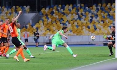 KYIV, UKRAINE - 5 Ağustos 2020: Wout Weghorst of VfL Wolfsburg UEFA Avrupa Ligi maçında Ukrayna 'nın Kyiv kentindeki NSC Olimpiyskyi stadyumunda Shakhtar Donetsk' e karşı ofsayt golü attı.