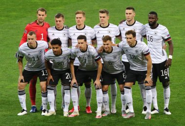 KYIV, UKRAINE - 10 Ekim 2020: Almanya Milli Takımı oyuncuları UEFA Uluslar Ligi maçı Ukrayna - Almanya maçı öncesinde Ukrayna Olimpiyskiy 'deki Kyiv, Ukrayna stadyumunda grup fotoğrafı için poz verdiler