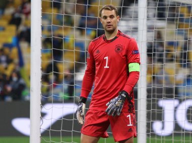 KYIV, UKRAINE - 10 Ekim 2020: Kyiv 'deki NSK Olimpiyskiy Stadyumu' nda oynanan UEFA Uluslar Ligi maçında Alman kaleci Manuel Neuer görev başında. Almanya 2-1 kazandı.