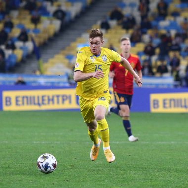 KYIV, UKRAINE - 13 Ekim 2020: UEFA Uluslar Ligi maçında UEFA 'nın Kyiv' deki NSK Olimpiyskiy stadyumunda İspanya 'ya karşı oynadığı maçta Ukrayna' dan Viktor Tsygankov. Ukrayna 1-0 kazandı