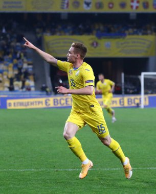 KYIV, UKRAINE - 13 Ekim 2020: Ukraynalı Viktor Tsygankov, Kyiv 'deki NSK Olimpiyskiy stadyumunda İspanya' ya karşı oynanan UEFA Milletler Ligi maçında gol attıktan sonra kutluyor. Ukrayna 1-0 kazandı
