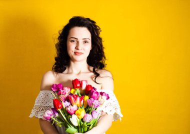 Bahar havasında harika laleler