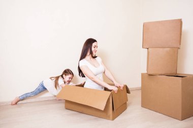 Anne kızıyla birlikte çalış