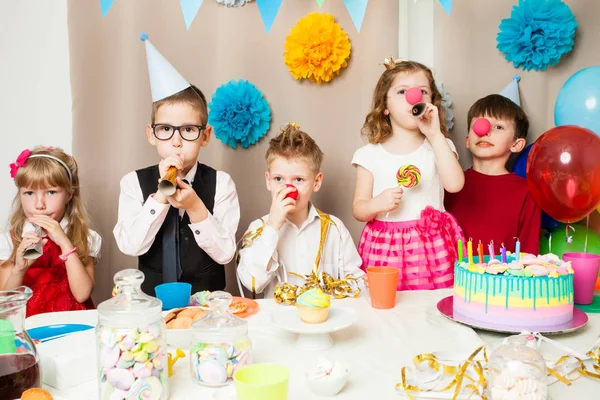 Divertidos juegos de cumpleaños — Foto de Stock