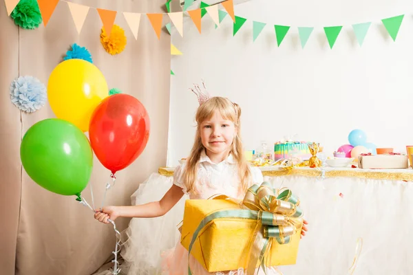 Gelukkige verjaardag meisje — Stockfoto