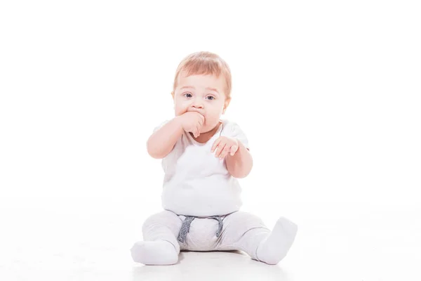 Bebê sente dentição em seu mouse — Fotografia de Stock