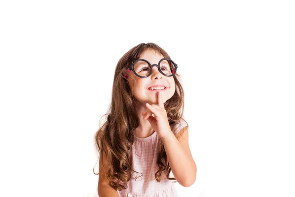 Menina bonito usando óculos pensando — Fotografia de Stock
