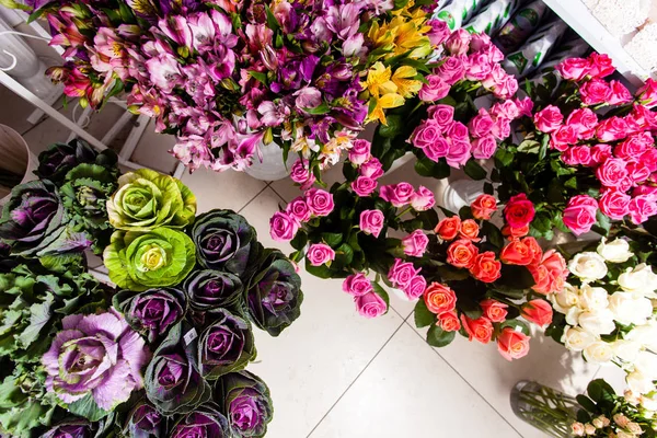 Boeket versieren voor de bloemenwinkel — Stockfoto