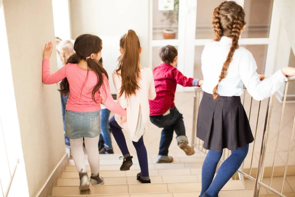 Öğrenciler tatilinde gidiyor