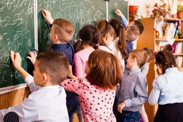 sınıf bir gemide molası sırasında çizmek.