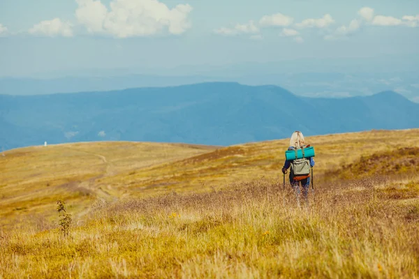 Dağlara yalnız yolculuk