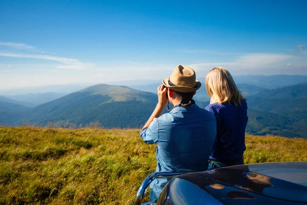 Dağ manzarasının tadını çıkarın