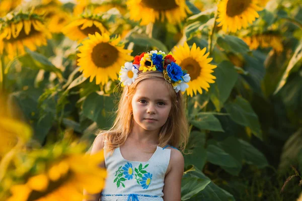 Die natürliche Schönheit eines kleinen Mädchens — Stockfoto