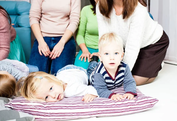 Group of moms with babies — Stock Photo, Image
