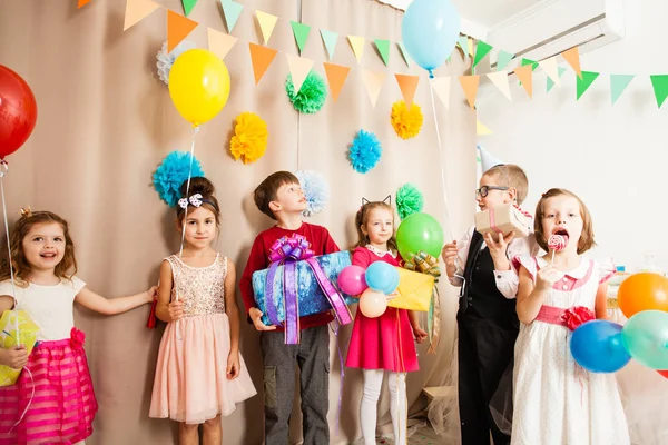 Fiesta de cumpleaños de los niños — Foto de Stock