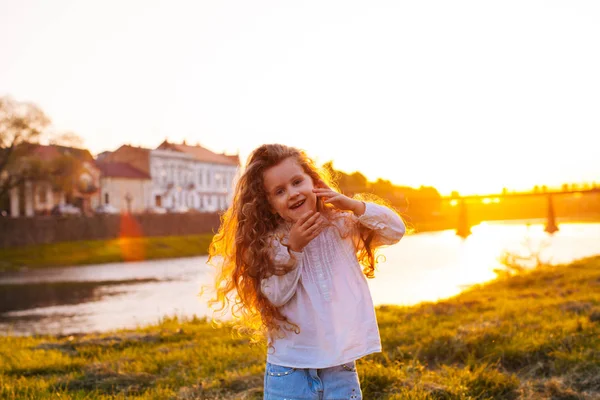 Gün batımı sırasında açık havada Oyunlar