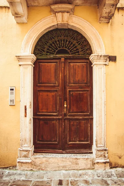 Budva'nın eski kapı