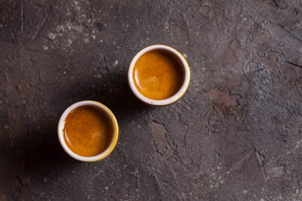 İki fincan kahve espresso 