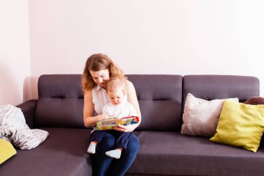 şirin çocuk kitabı resimleri için arıyor