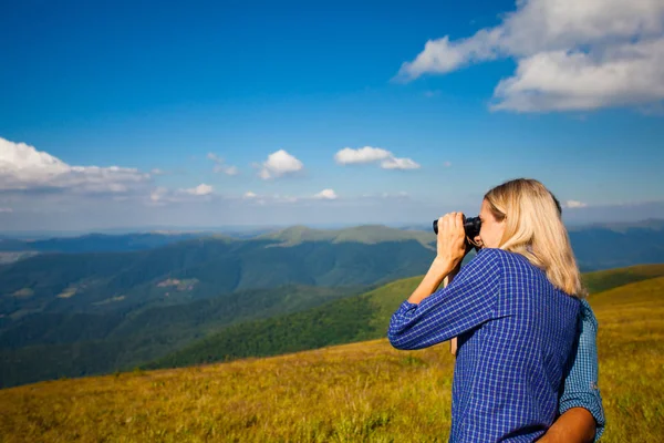 Op zoek in een gelukkige toekomst — Stockfoto