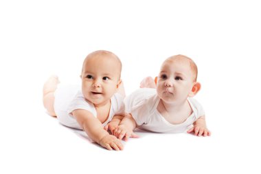 Eğlenceli ve ciddi kardeşler