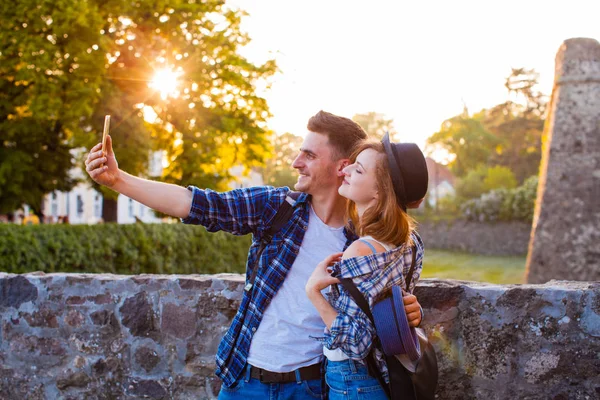 Selfie při chůzi po městě — Stock fotografie