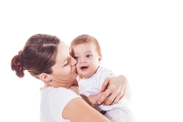 Moeder met haar kind op een witte achtergrond — Stockfoto