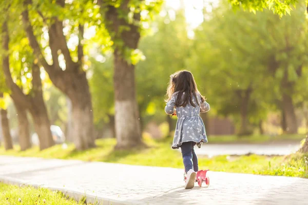 Girl resting actively — Stock Photo, Image