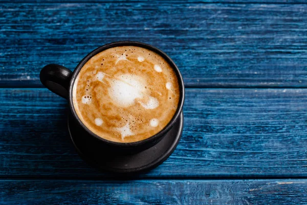 Φλυτζάνι καφέ με latte art. — Φωτογραφία Αρχείου