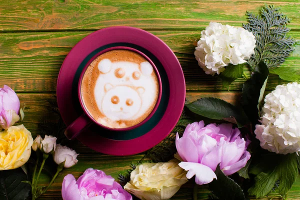 Kopje koffie met panda familie — Stockfoto
