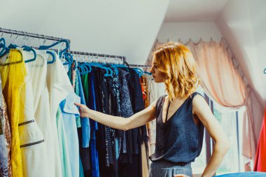 Güzel oyuncu arasında onun sahne kostümleri