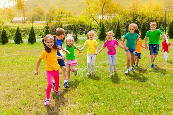 Campamento de verano juegos al aire libre — Foto de Stock