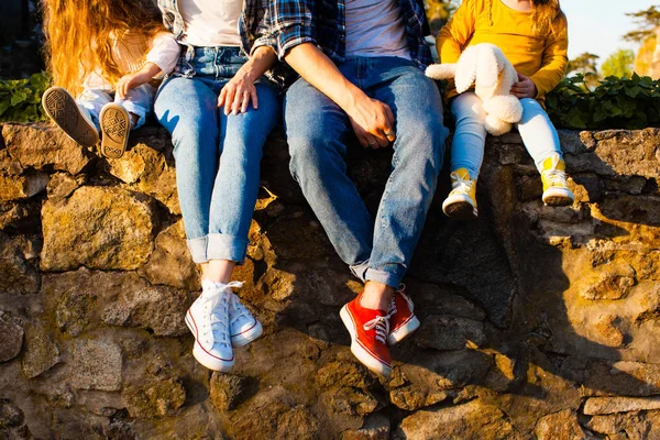 Family rest during the walk — Stock Photo, Image