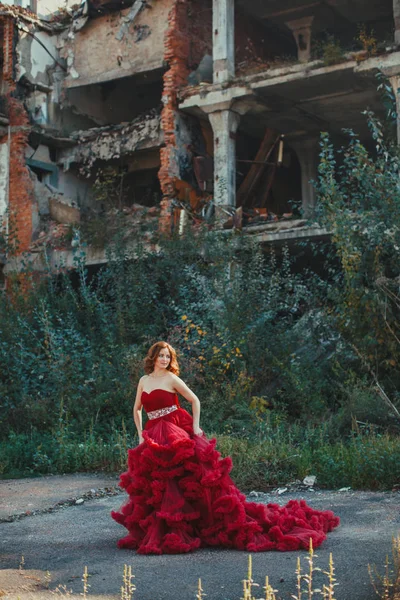 Princesa fada em ruínas — Fotografia de Stock