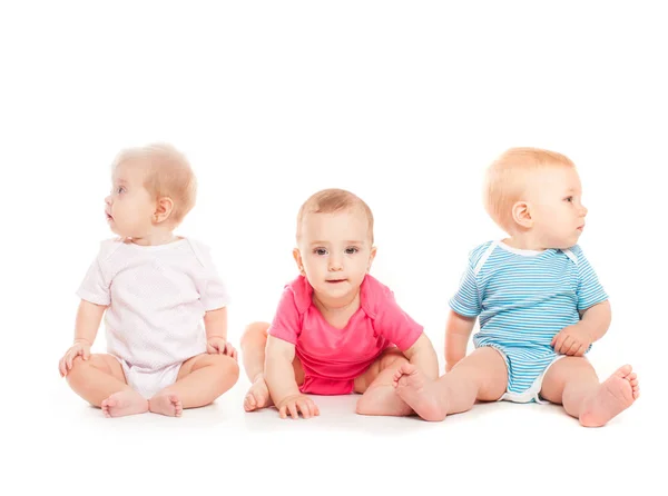 Tres bebés aislados en blanco — Foto de Stock