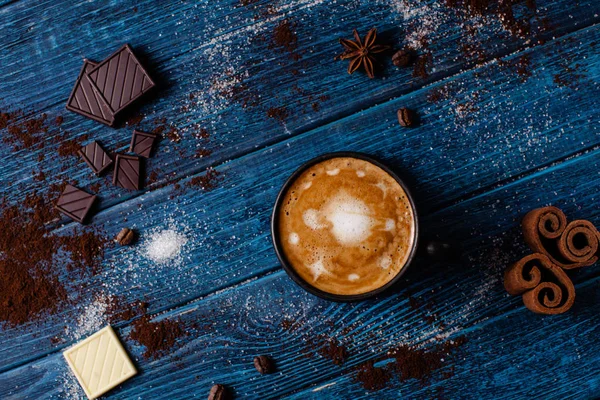 Kopje koffie met chocolade — Stockfoto